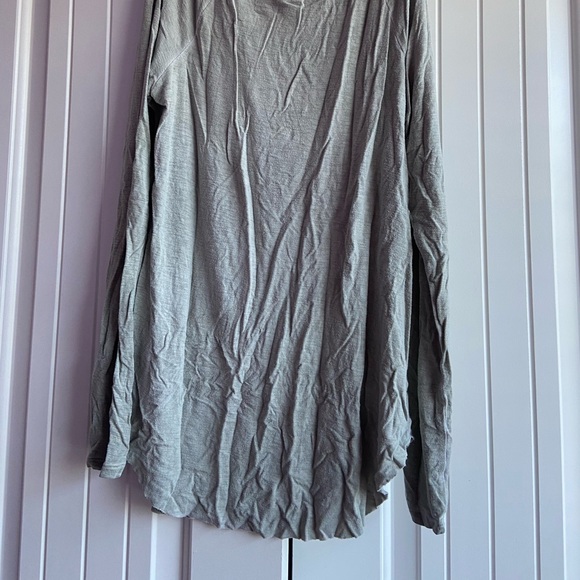 American Eagle Long Sleeve - Picture 2 of 2